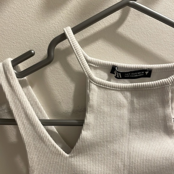 Cool cut out crop top - Picture 2 of 2